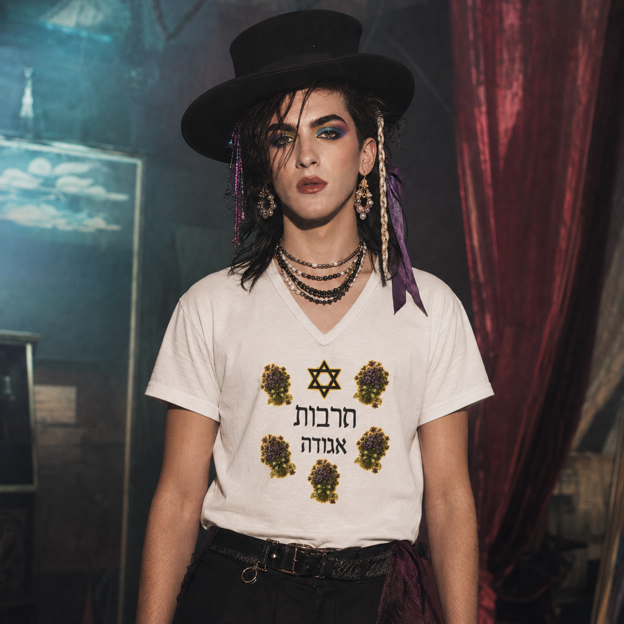 Culture Club 1985 Hebrew Graphic Tee – תרבות אגודה Men's Staple V Neck Tee